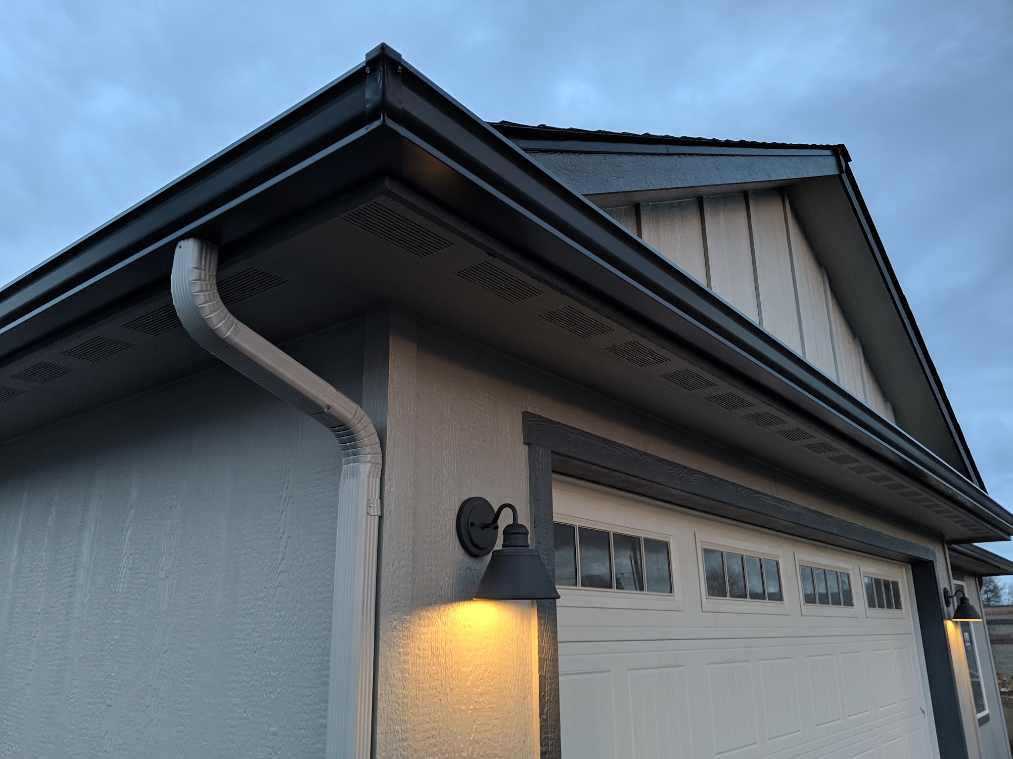 New home with gutters going up